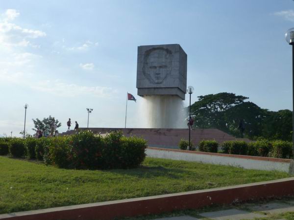 Restauran monumentos en Ruta de asaltantes al cuartel Moncada